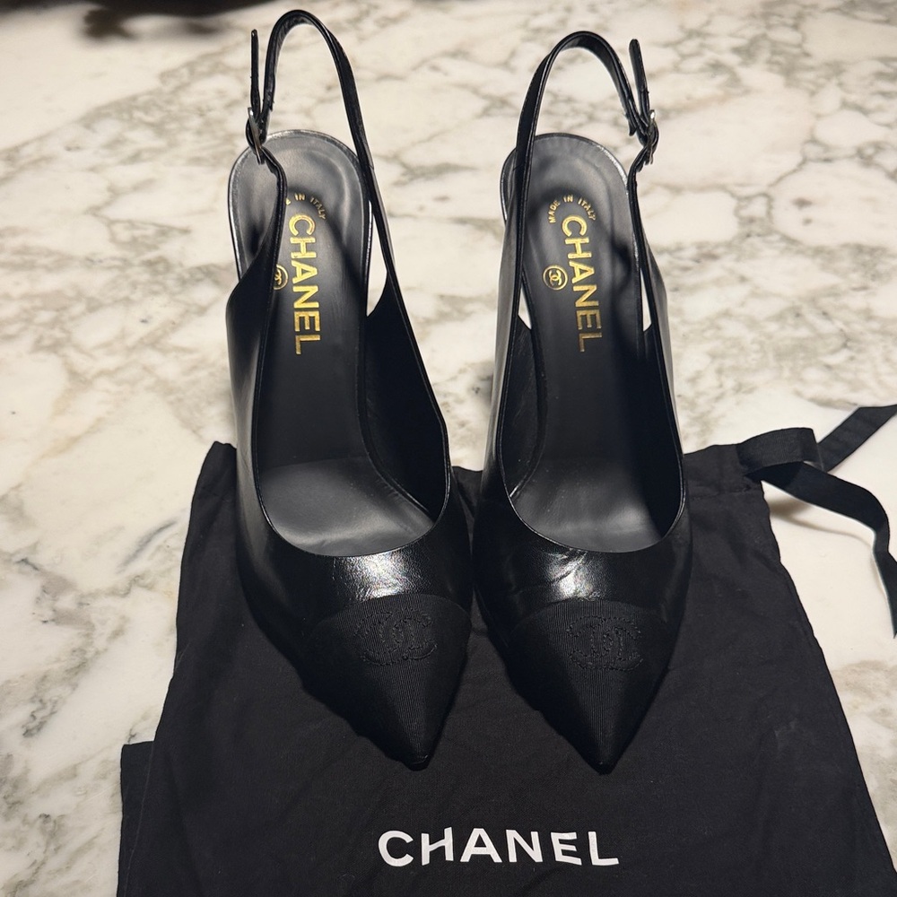 CHANEL Black Pointed Slingback Leather Heels